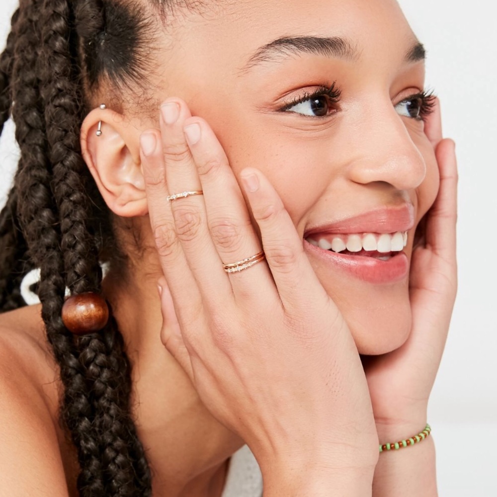 Meet your Posher, Joya